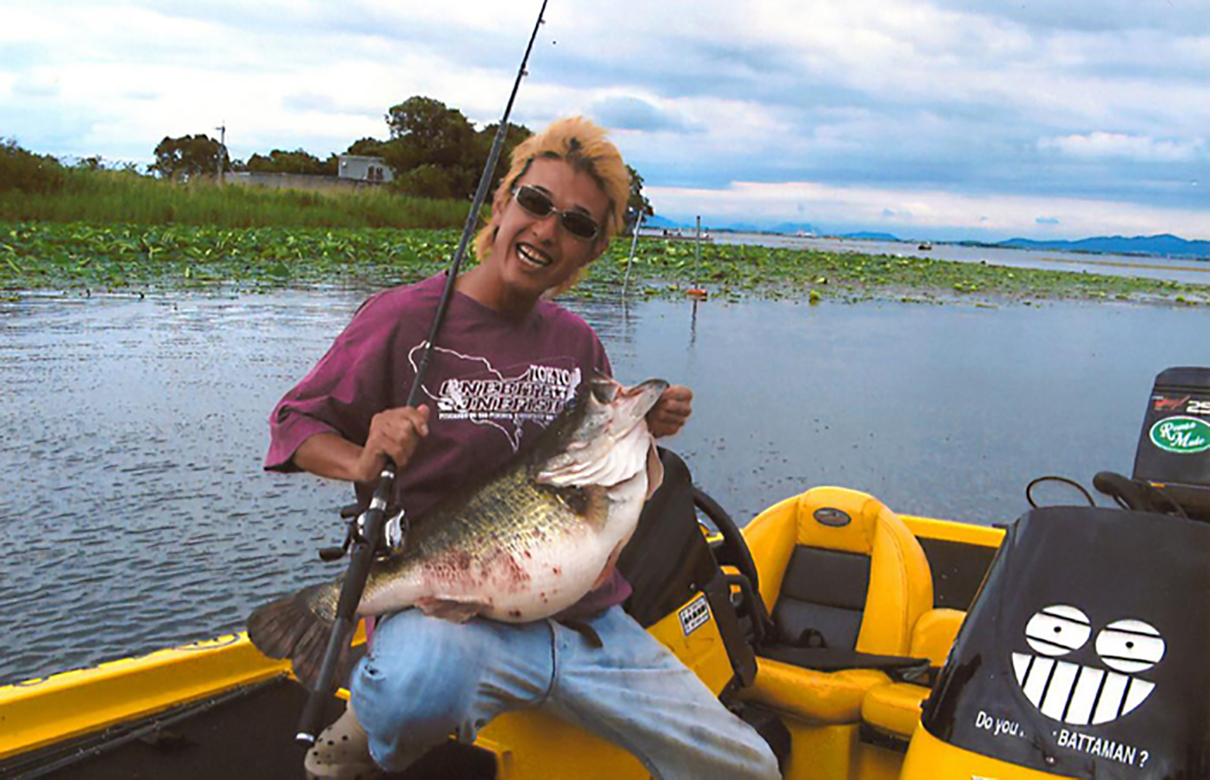 Japanese angler Manabu Kurita caught this 22-pound bass after using a live bluegill as bait. (Photo courtesy of Jack Vitek) 