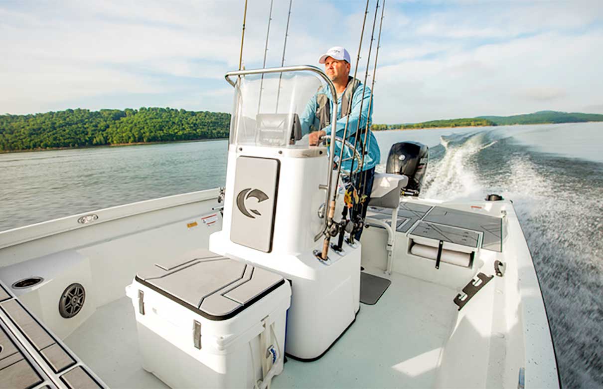 The Crestliner Mod-V 1800 Bay features a new center console design, ample rod storage and a unique transom setback that helps with smooth handling. (Photo courtesy of GameandFishMag.com)