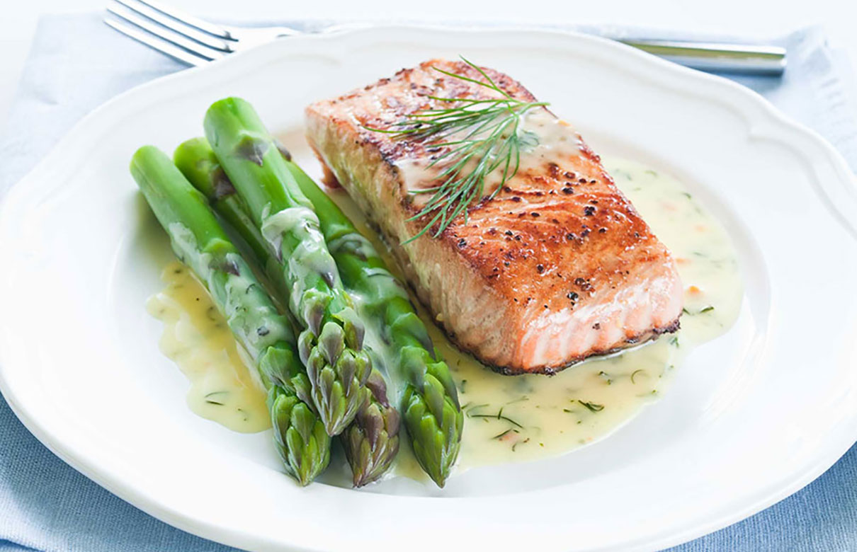 Baked salmon in hollandaise sauce with a side of asparagus. (Photo courtesy of MissHomemade.com)